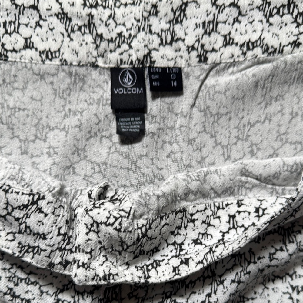 Elegant Gray Floral Skirt - Picture 2 of 3